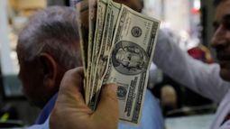 El dólar comenzó la semana en baja y cotizó a $37,42