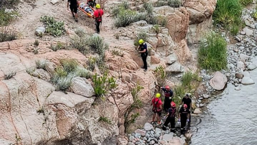 Dramático rescate en Cacheuta: salvaron a un padre y su hija tras caer a un barranco