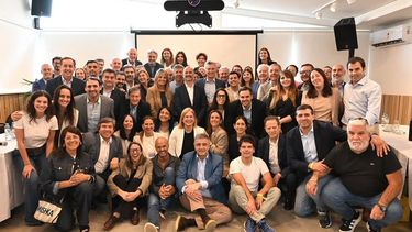 Con presencia de un mendocino, el PRO descartó conformar un interbloque con LLA en el Congreso. Con presencia de un mendocino, el PRO descartó conformar un interbloque con LLA en el Congreso.