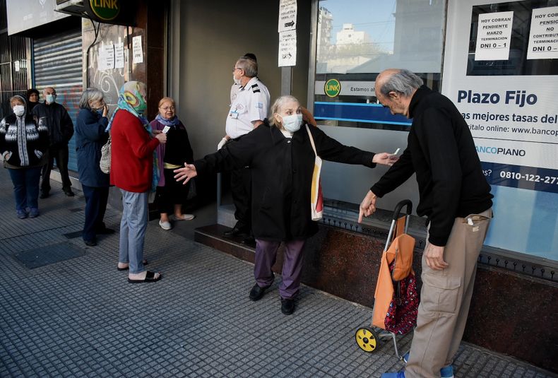 Jubilaciones, jubilados, anses, abuelos, colas, cobro de sueldo, barbijos,