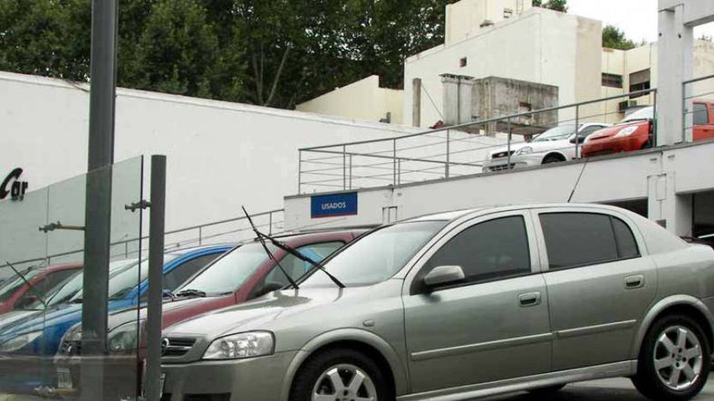 En junio cayó la venta de autos usados