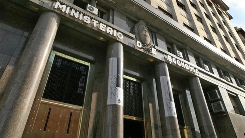 El Ministerio de Economía mantiene una política de tasas altas en su lucha contra la inflación que terminan trayendo fragilidad a la economía.