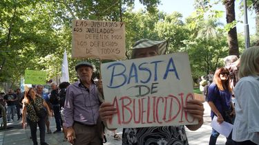 Masiva marcha de jubilados en Mendoza: repudiaron lo ocurrido en el Congreso