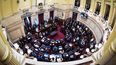 Se viene un intenso debate en el Senado por uno de los proyectos centrales del oficialismo. Se viene un intenso debate en el Senado por uno de los proyectos centrales del oficialismo.