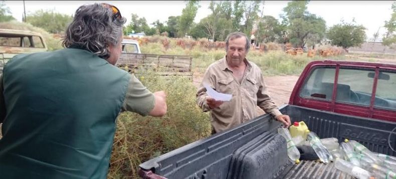 Asisten con bolsas de oxicloruro de cobre a productores afectados por el granizo.