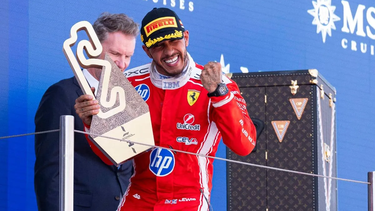 Lewis Hamilton celebró su primer triunfo con Ferrari en la Fórmula 1 tras imponerse en el Gran Premio de Barcelona. Lewis Hamilton celebró su primer triunfo con Ferrari en la Fórmula 1 tras imponerse en el Gran Premio de Barcelona.
