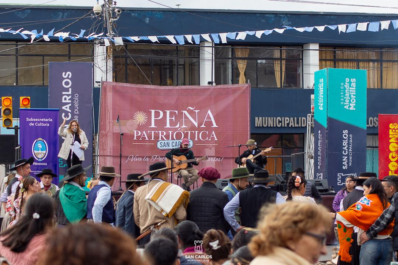 Peña patriótica en San Carlos