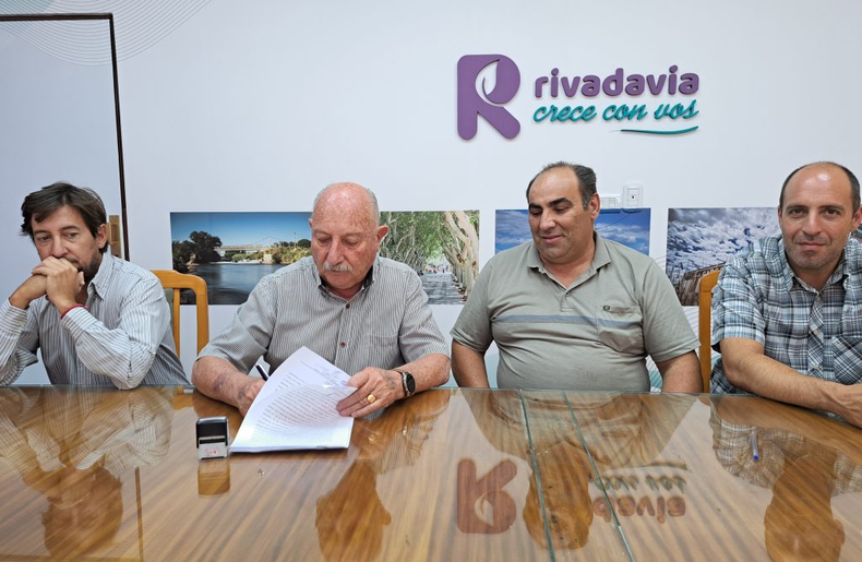 Acuerdo paritario firmado entre la Municipalidad de Rivadavia y el sindicato municipal.