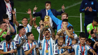 Desde Europa aseguran que el defensor de la Selección de fútbol de Argentina podría pegar la vuelta tras el Mundial. Desde Europa aseguran que el defensor de la Selección de fútbol de Argentina podría pegar la vuelta tras el Mundial.