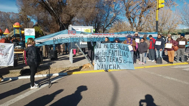 Protesta de puesteros durante la Fiesta de la Tradición.