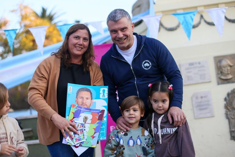 El evento contó con la participación del intendente Diego Costarelli, quien se sumó a la iniciativa y compartió la tarde junto a los vecinos.