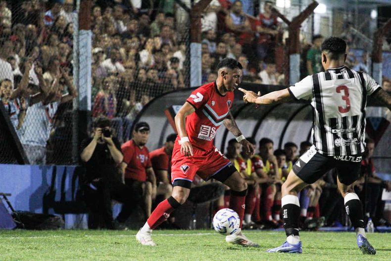 Gimnasia empató sin goles contra Brown de Adrogué.