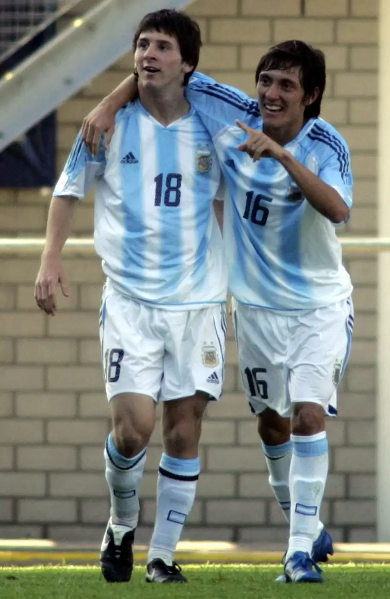 Nery junto a Messi.