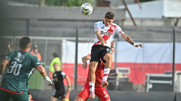 Lejos del Monumental, River inició el Apertura con una victoria ante Barracas