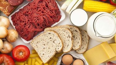 En sus mínimos históricos, el consumo de leche, pan y carne.