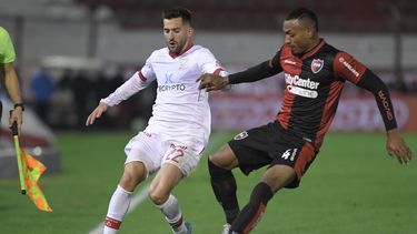 Huracán avanza.