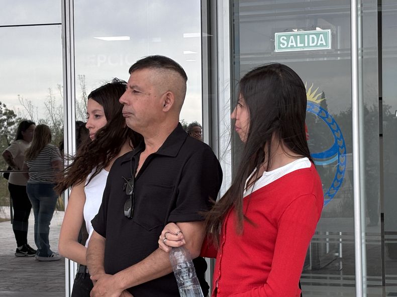 Ariel Lizárraga, padre de una de las denunciantes, aseguró ante la prensa que la sentencia tiene un significado profundo.