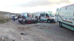 Una familia volcó en Cacheuta: tres personas internadas