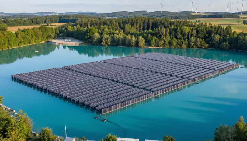 Los paneles solares verticales no generan más energía que los paneles tradicionales; generan energía en momentos distintos.