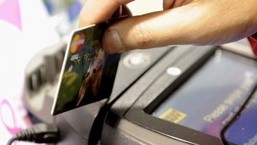 Desde este martes, cambia la forma de pago con tarjetas de débito o crédito&nbsp;