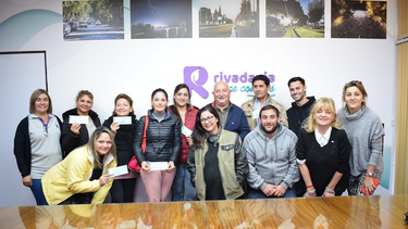 La Municipalidad de Rivadavia hizo entrega de los cheques a los emprendedores.