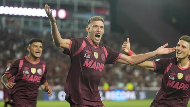 El Club Atlético Lanús celebró en La Fortaleza gracias al cabezazo de Rodrigo Castillo y quedó bien parado de cara al desquite en Brasil.