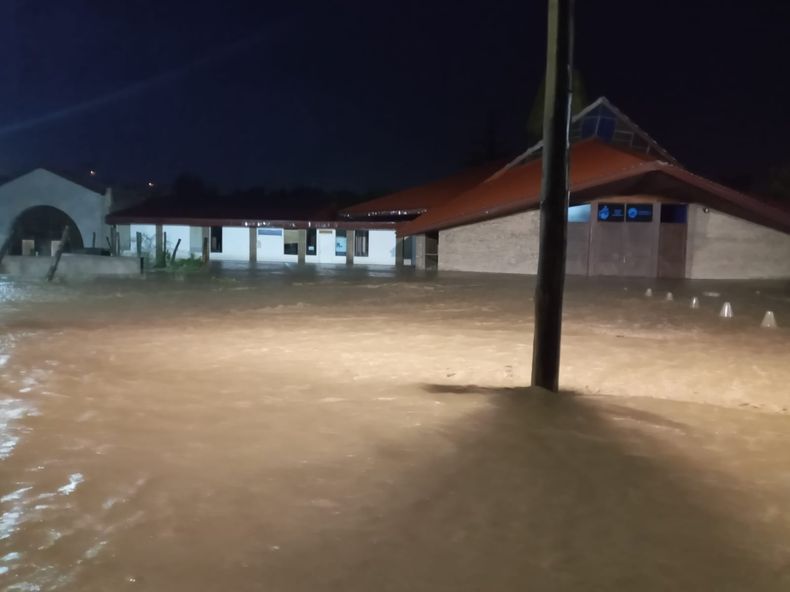 Casas inundadas en San Carlos: vecinos todavía esperan soluciones