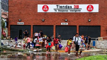 Crecen los saqueos en Acapulco, México tras el paso del huracán Otis.&nbsp;