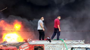 Incendio en San Rafael: trabajarán hasta la madrugada para sofocarlo