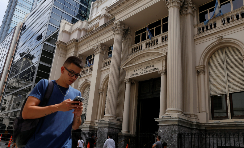 El Banco Central estudia un nuevo tipo de tasa para los deudores morosos Un salvavidas para los bancos
