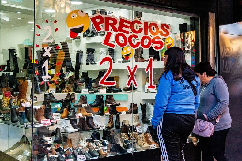 La ventas siguen bajas y no hay turistas: las frases que se escuchan en zapaterías de Mendoza.