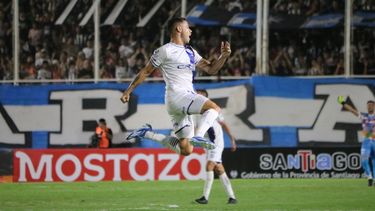 Conechny, autor del primer gol del Tomba Conechny, autor del primer gol del Tomba