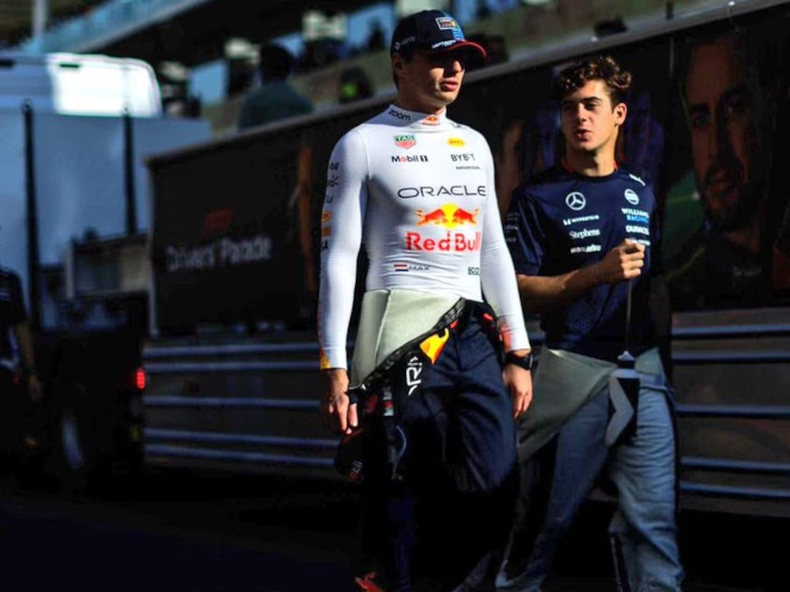 Max Verstappen junto a Franco Colapinto.