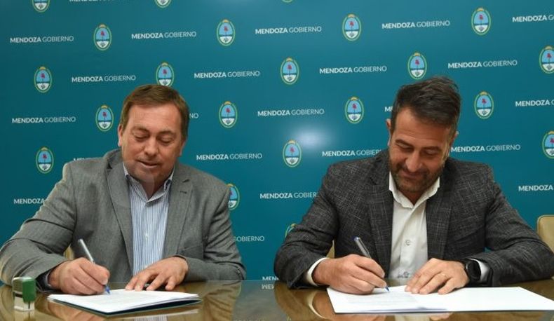 Martín Aveiro Intendente de Tunuyán y Mario Isgró, Ministro de Infraestructura