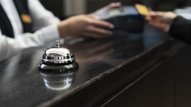 Sitio Andino | recepcionista hotel hotelería turismo reserva hoteles.jpg