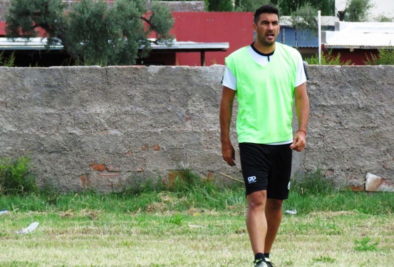 19 El tanque Juan Carlos Ferreyra en el comienzo de la pretemporada del Club Rincón del Atuel. Lunes 02 12 19