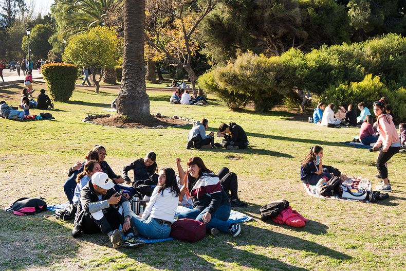 La pandemia influyó de forma negativa en un aspecto clave de las/os adolescentes: su vida social. Imagen ilustrativa.