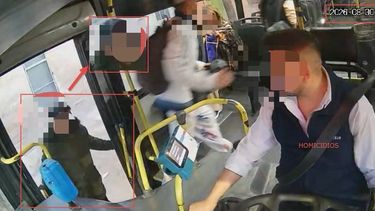 El momento que Ricobelli aborda la unidad donde ocurrió la agresión.