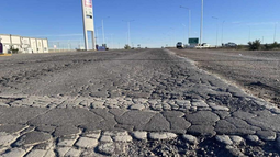 Las rutas argentinas estan en estado de abandono mientras el gobierno retiene el impuesto a los combustibles