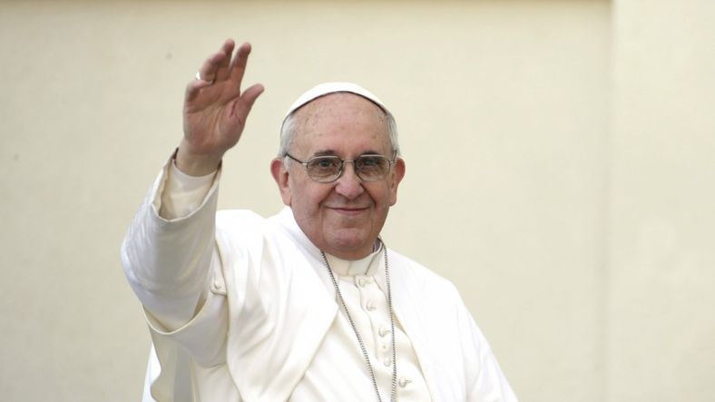 Francisco inicia una peregrinación de tres días a Kazajistán.