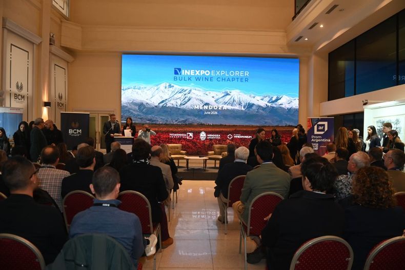 Inauguró Vinexpo Explorer Mendoza 2026: The Bulk Chapter, el primer encuentro mundial dedicado al vino a granel.