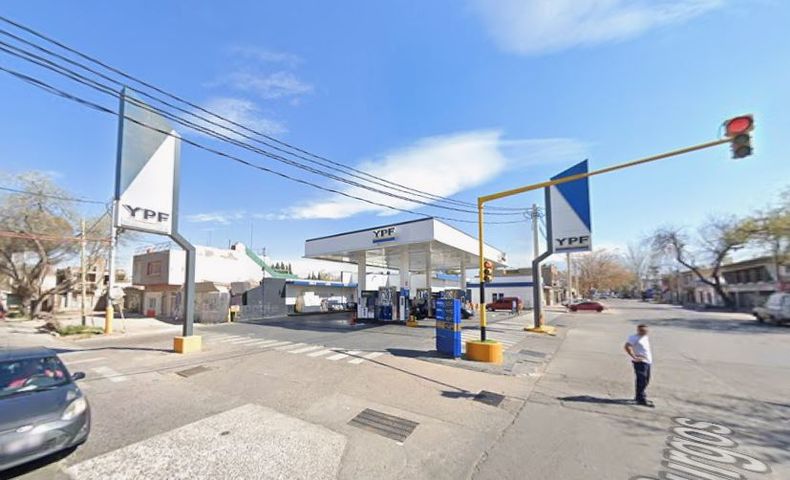 La estación de servicio de Las Heras donde ocurrió el robo.