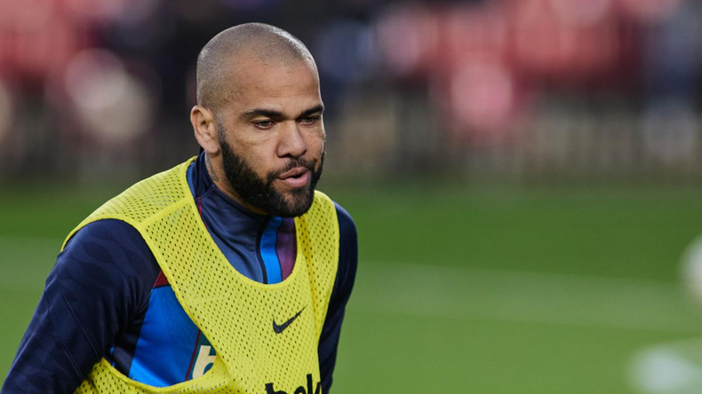 Dani Alves volvió a jugar al fútbol.