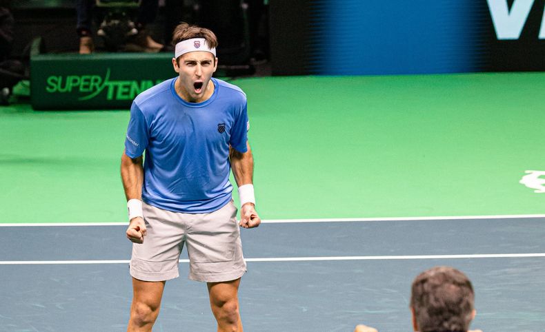 Etcheverry le dio el primer punto a la Argentina en cuartos de la Davis.