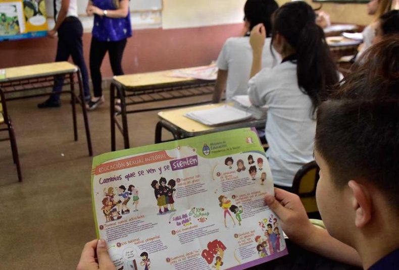 Para garantizar el cumplimiento de la Ley N° 26.150, la DGE amplía más horas de talleres.