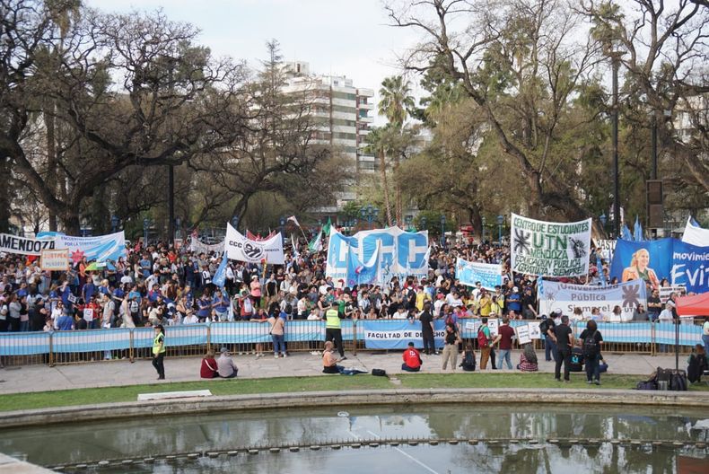 Universidad y financiamiento: el ajuste llega al 45,6% y los salarios siguen bajo presión