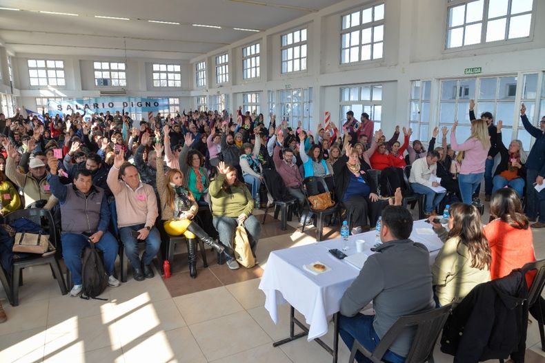 El SUTE votó un paro por 72 horas.
