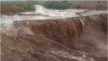 Maipú: tránsito cortado en la ruta14 por crecida de cauce en Barrancas