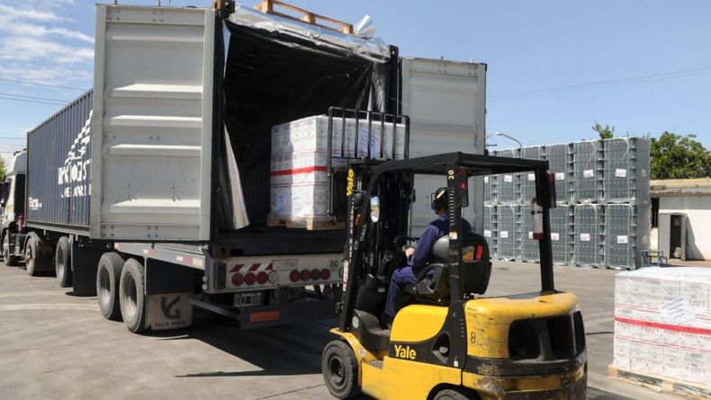Las bodegas esperan definiciones sobre el dólar diferencial que prometió Massa antes de liquidar divisas por sus exportaciones de vino