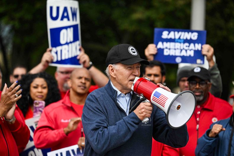 Joe Biden hace historia al convertirse en el primer presidente de Estados Unidos en apoyar un reclamo de trabajadores.